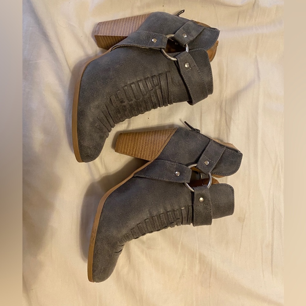 Cute booties - Picture 5 of 5